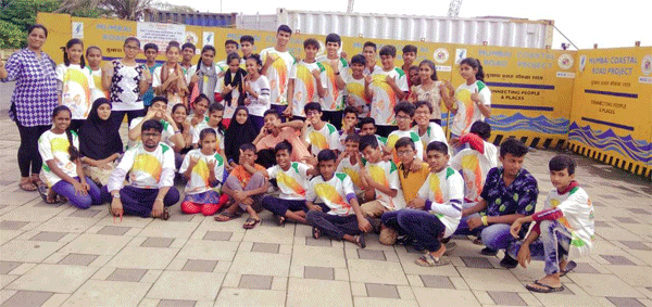In July 2019, nine members of Share & Care Kids4Kids traveled to Mumbai, India to spend time with students enrolled in our Educate 2 Success program.